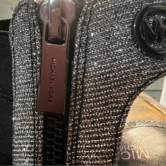 NWOT & Rare Size 9 Michael Michael Kors Meadow Mid Pump Silver - Picture 5 of 7